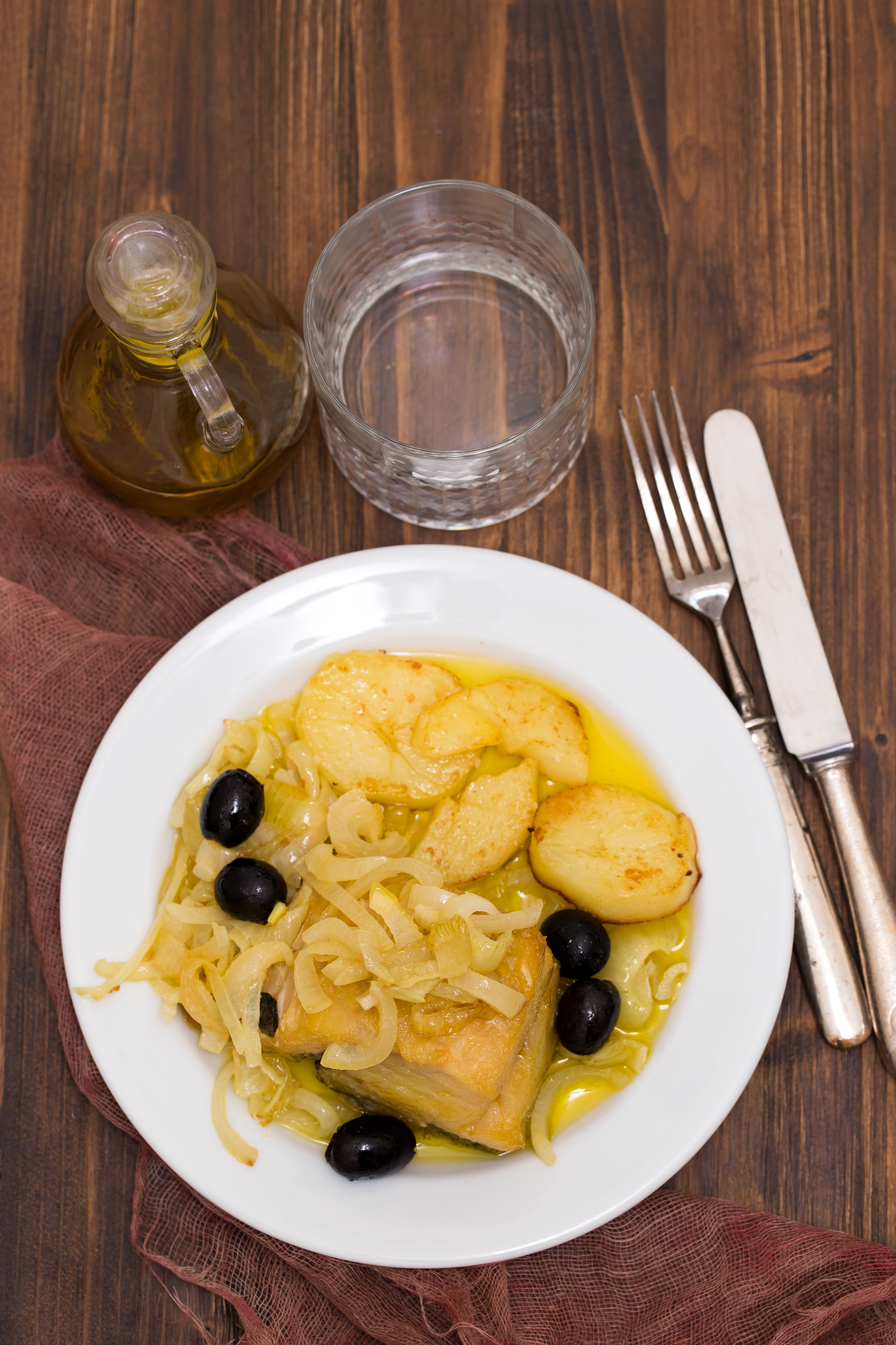 Aromatic Portuguese Bacalhau à Brás with Olive Garnish