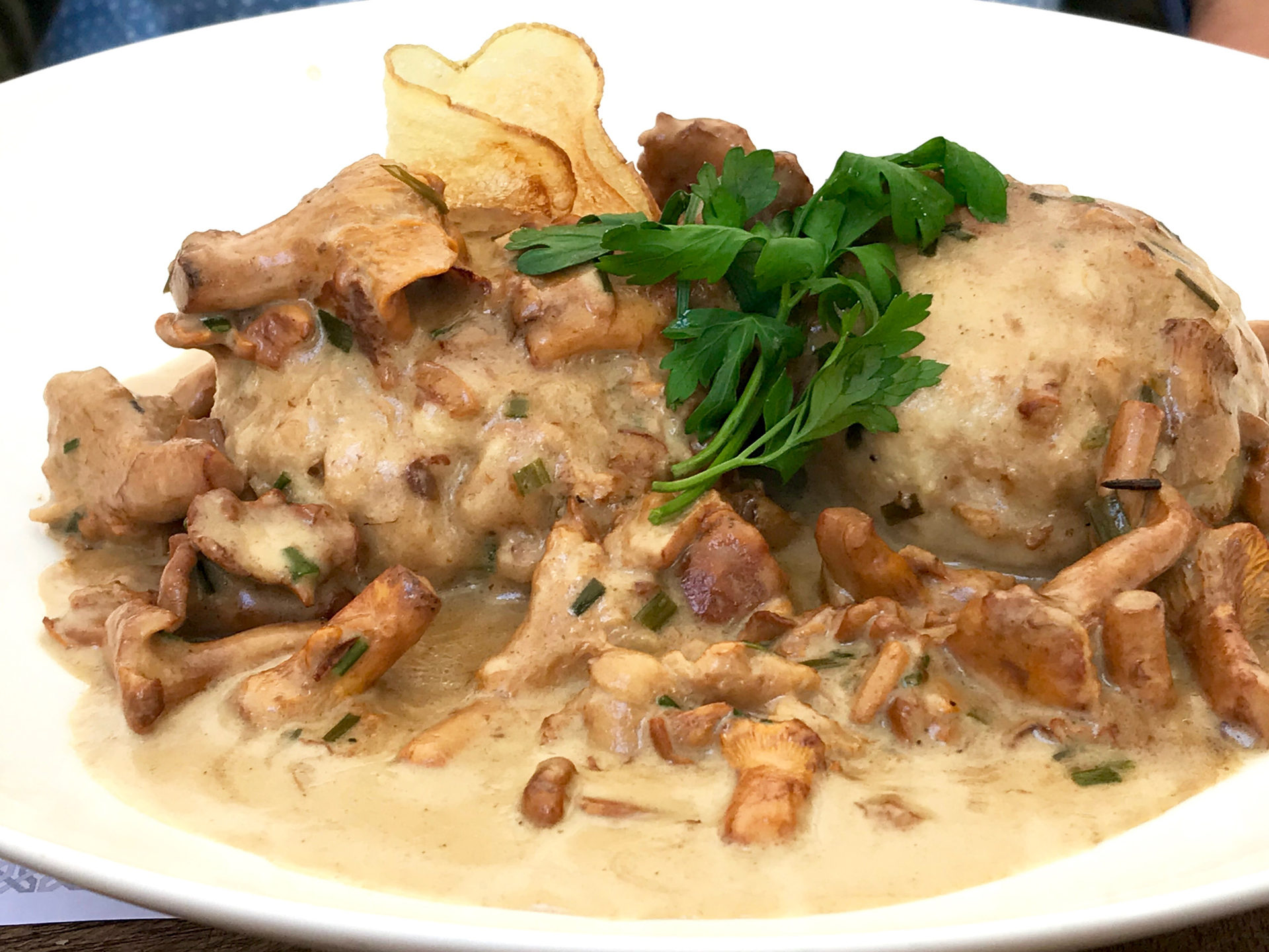 Aromatic Turkish Kestaneli Tavuk with Chestnuts and Mushroom Broth