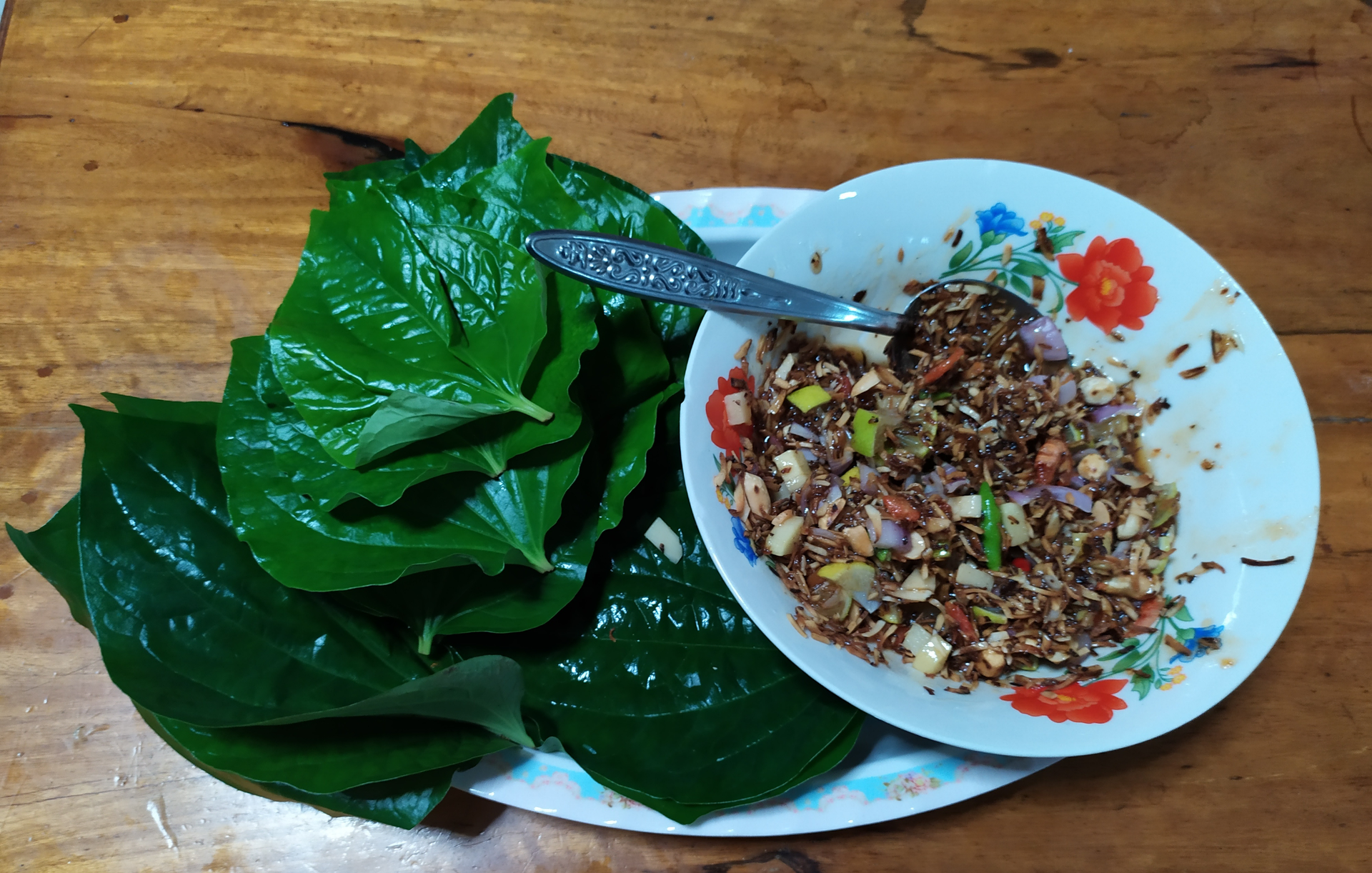 Burmese Lephet Thoke with Fermented Tea Leaves