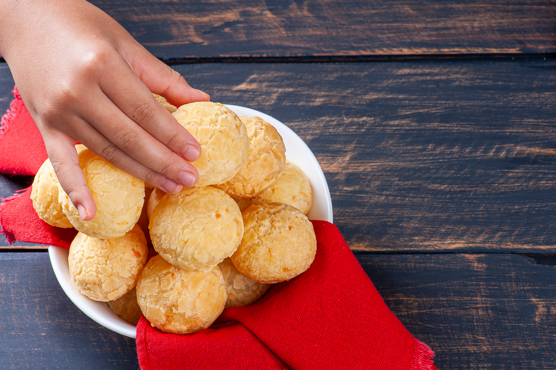 Chewy Brazilian Pão de Queijo with Cassava Flour