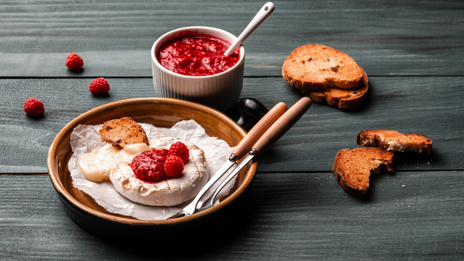 Creamy Finnish Leipäjuusto with Cloudberry Jam