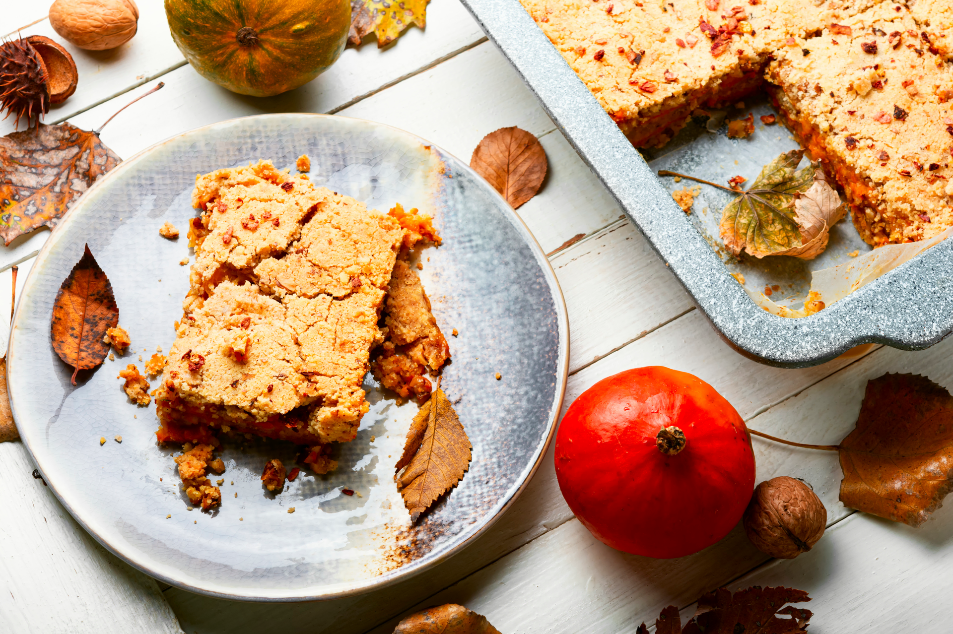 Danish Æblekage with Rye Bread Crumbs and Apples