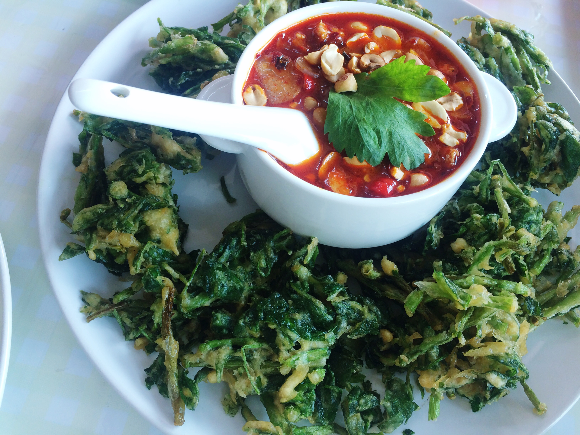 Hearty Ghanaian Peanut Soup with Ginger and Spinach