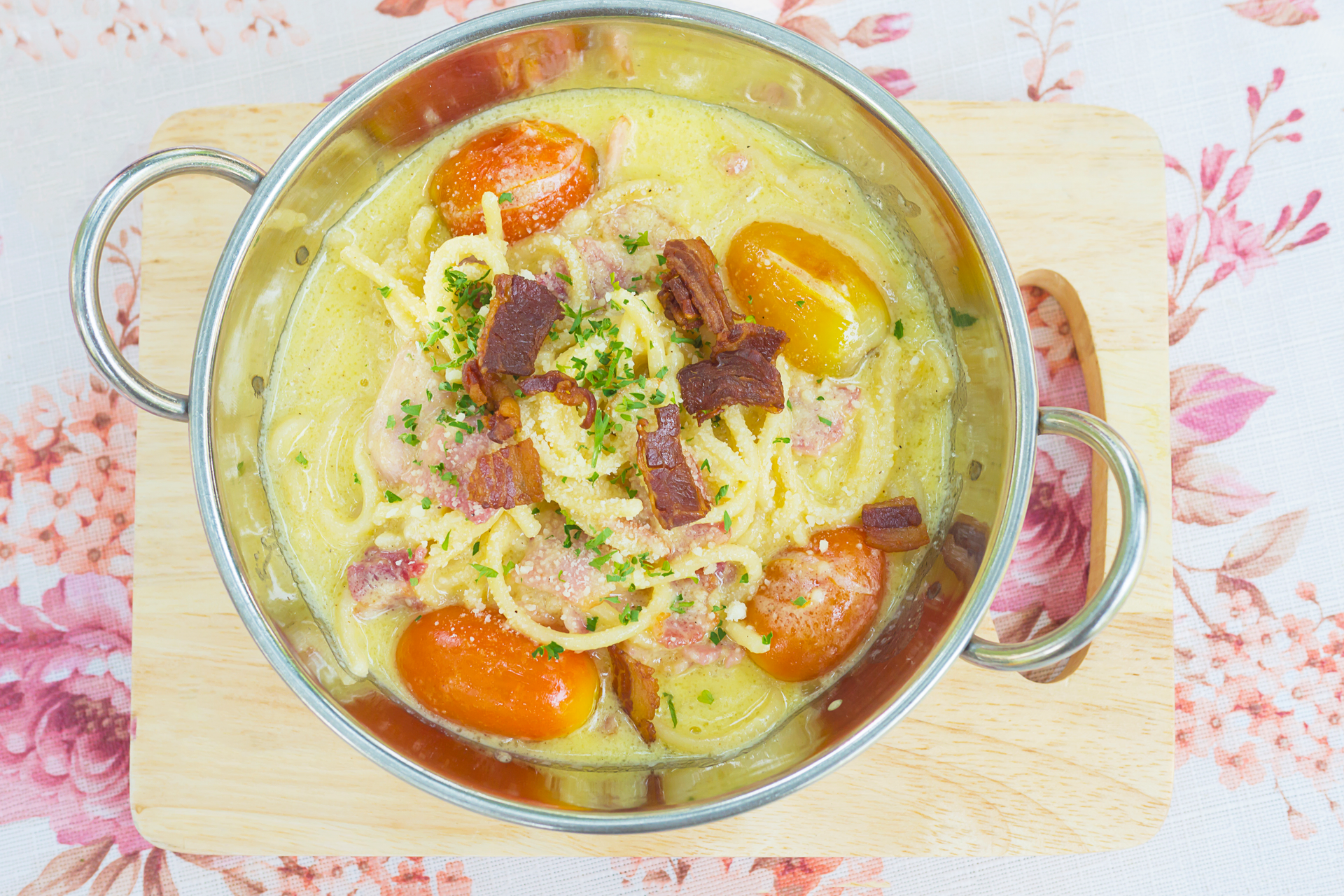 Hearty Irish Seafood Chowder with Leeks and Bacon