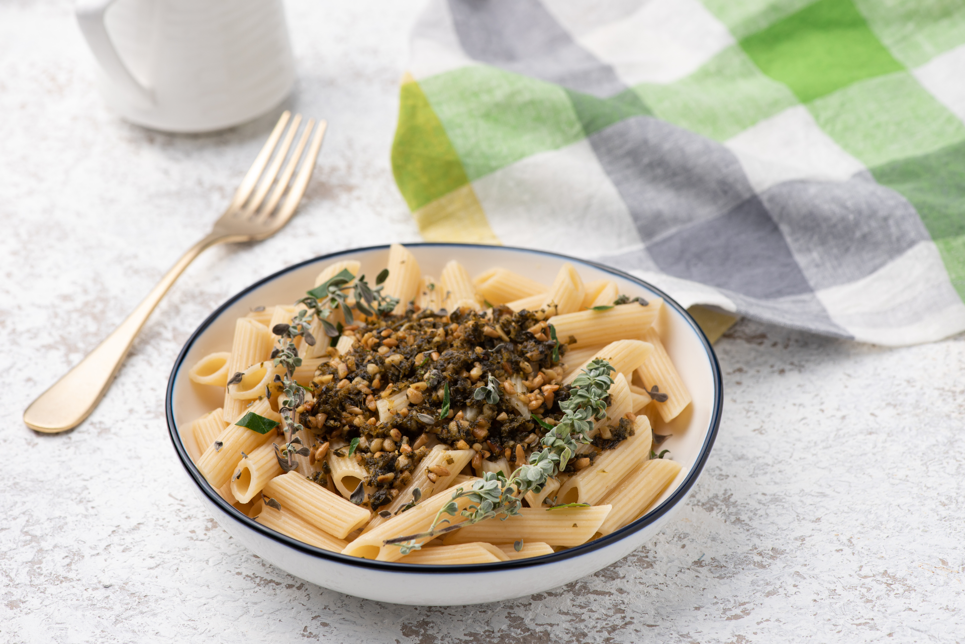 Hearty Sicilian Pasta con le Sarde with Raisins and Fennel Pollen