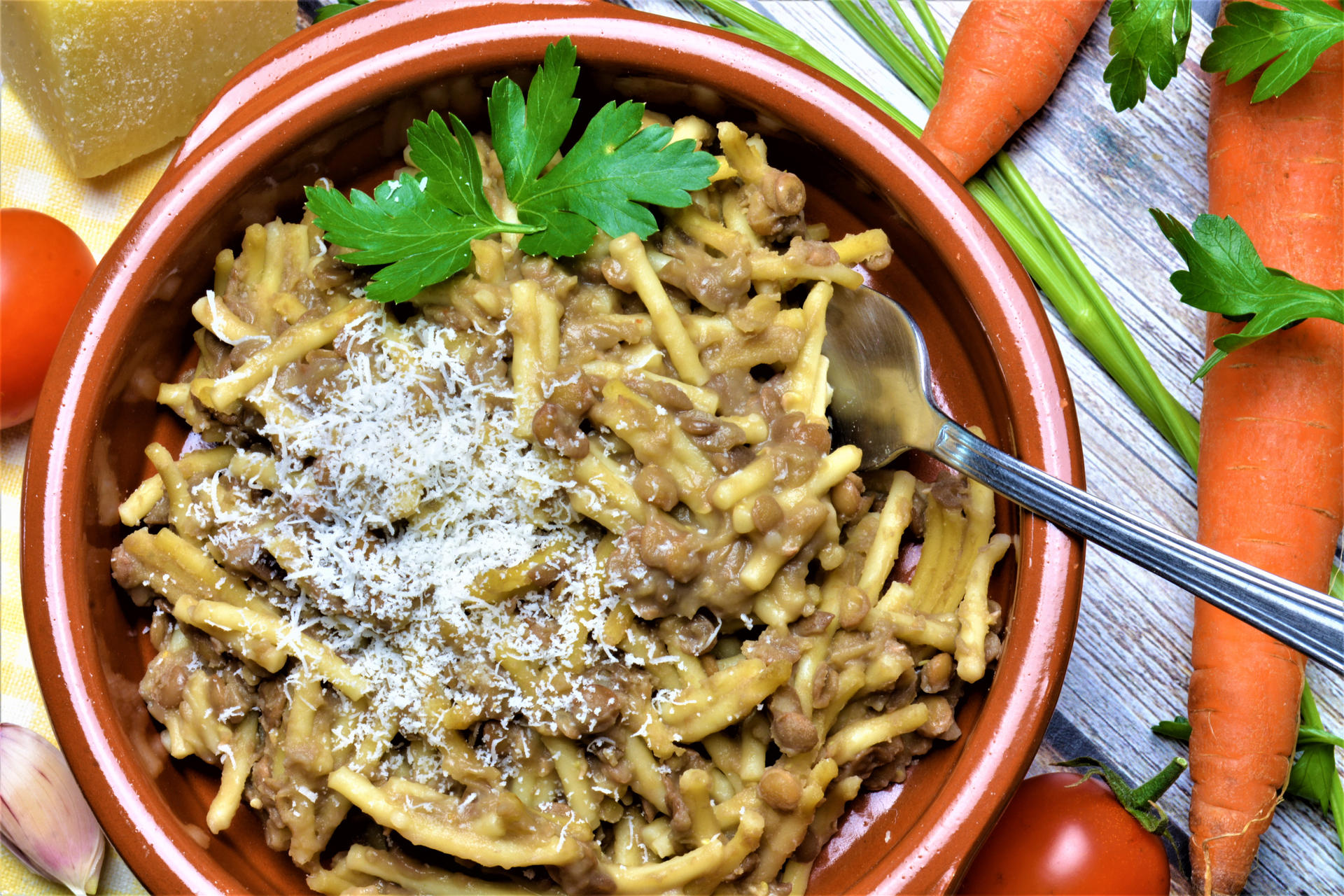 Hearty Sicilian Pasta con le Sarde with Raisins and Fennel Pollen
