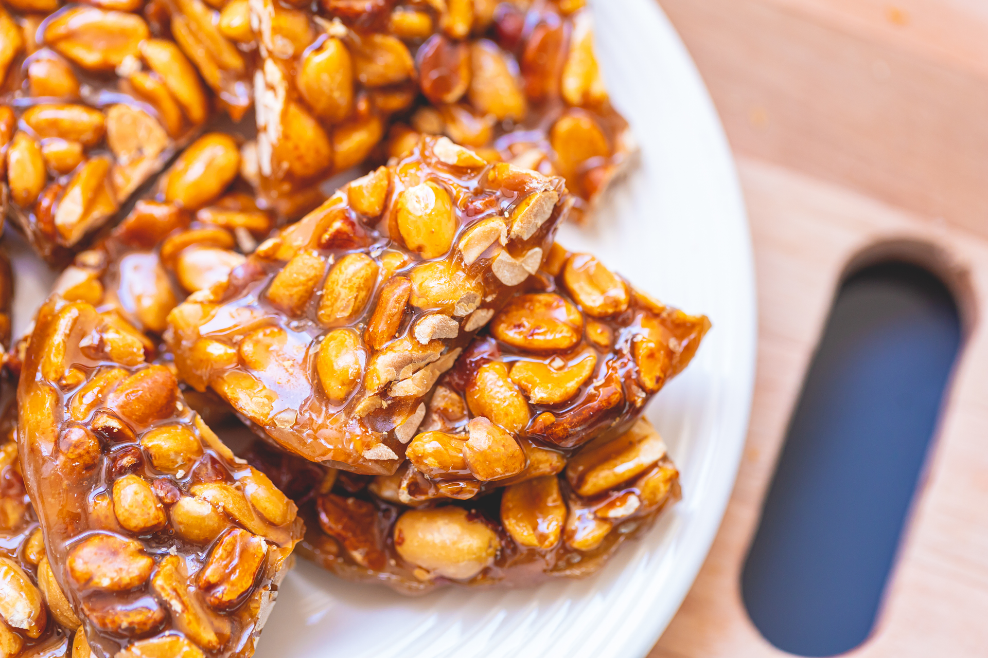 Luxurious Hawaiian Macadamia Nut Brittle with Sea Salt Caramel