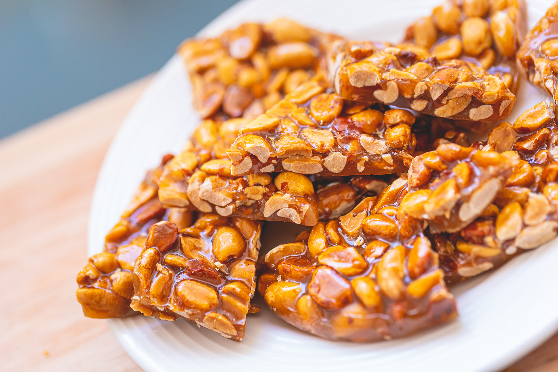 Luxurious Hawaiian Macadamia Nut Brittle with Sea Salt Caramel