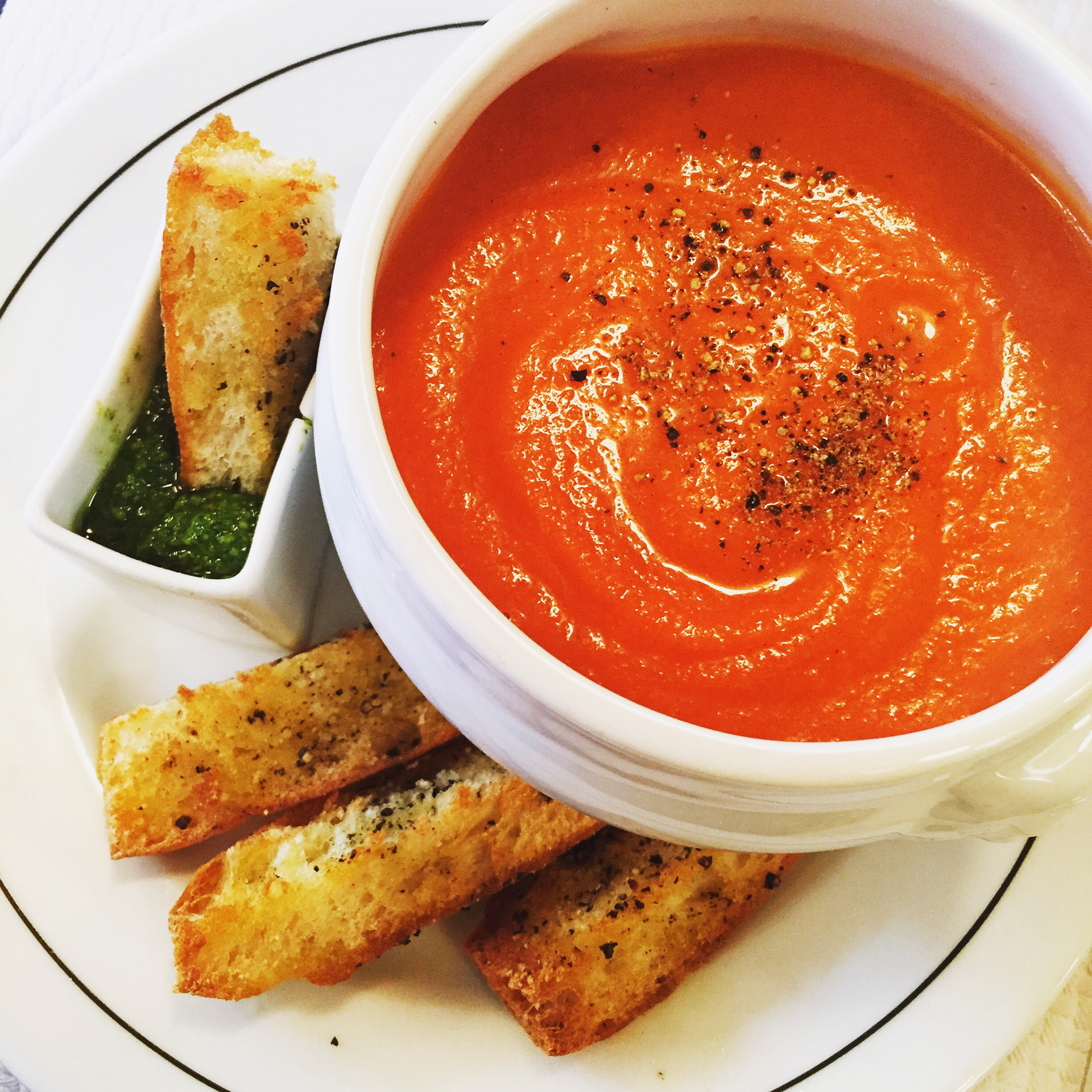 Spicy Cajun Tomato Bisque with Creole Croutons
