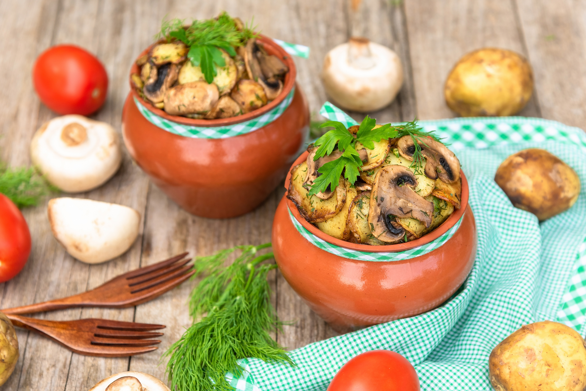 Succulent Greek Stifado with Mushrooms and Cinnamon