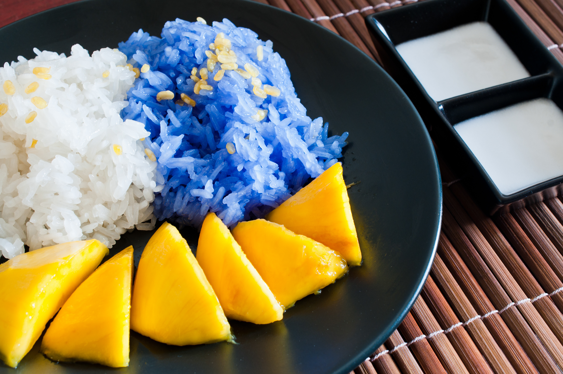 Sweet Thai Black Sticky Rice with Mango