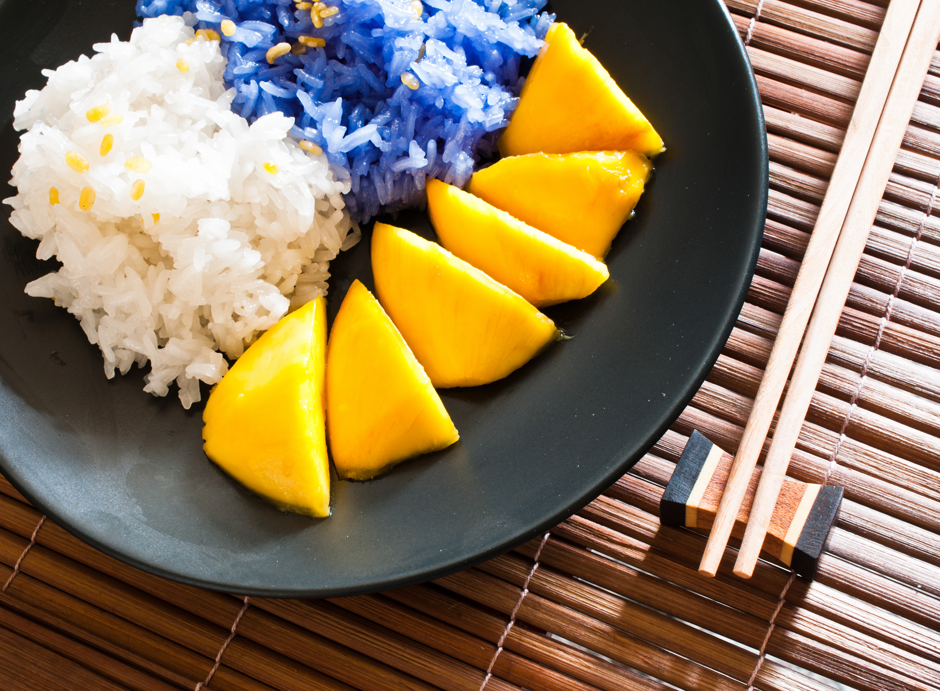 Sweet Thai Black Sticky Rice with Mango