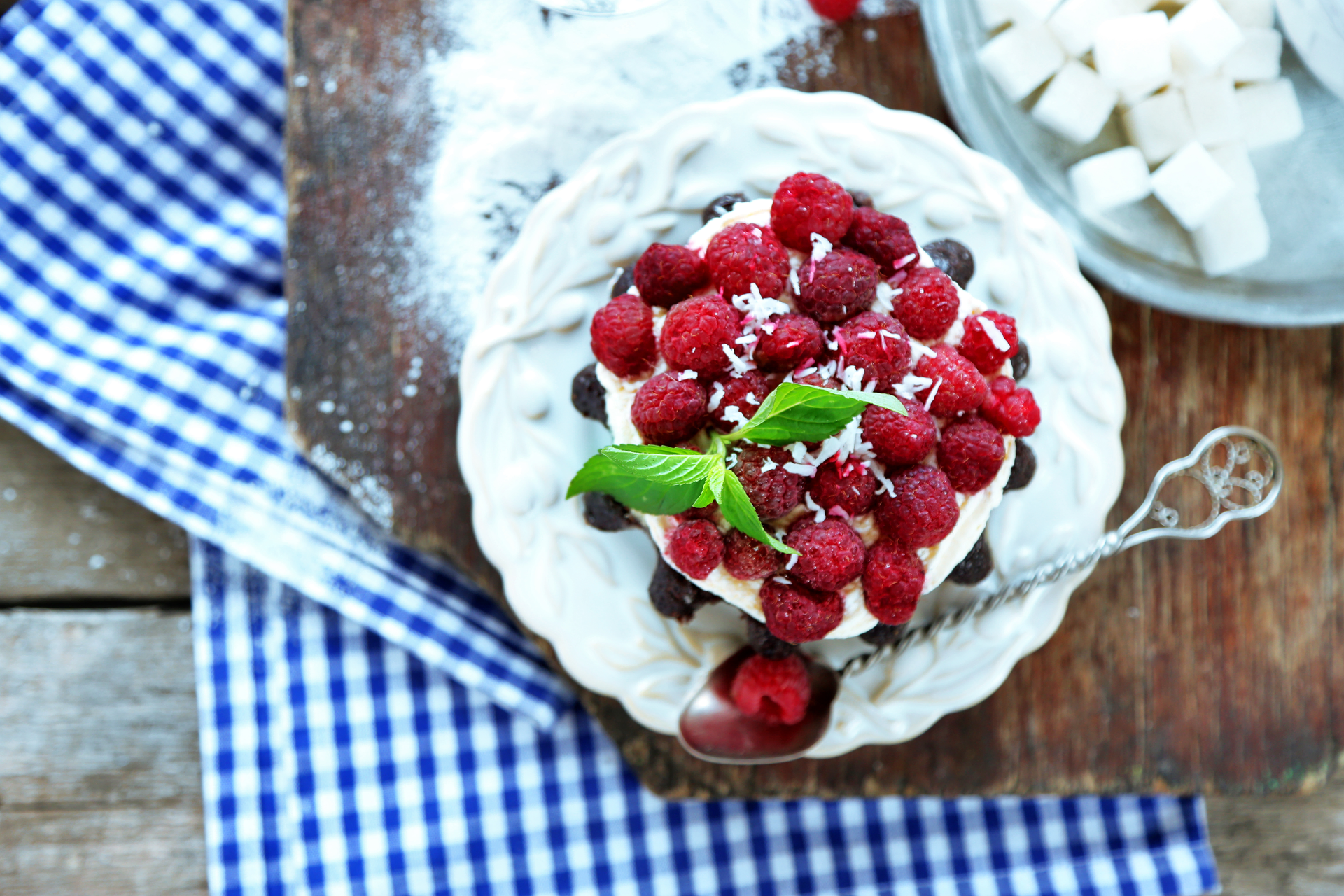 Velvety Russian Kissel Dessert with Fresh Berries