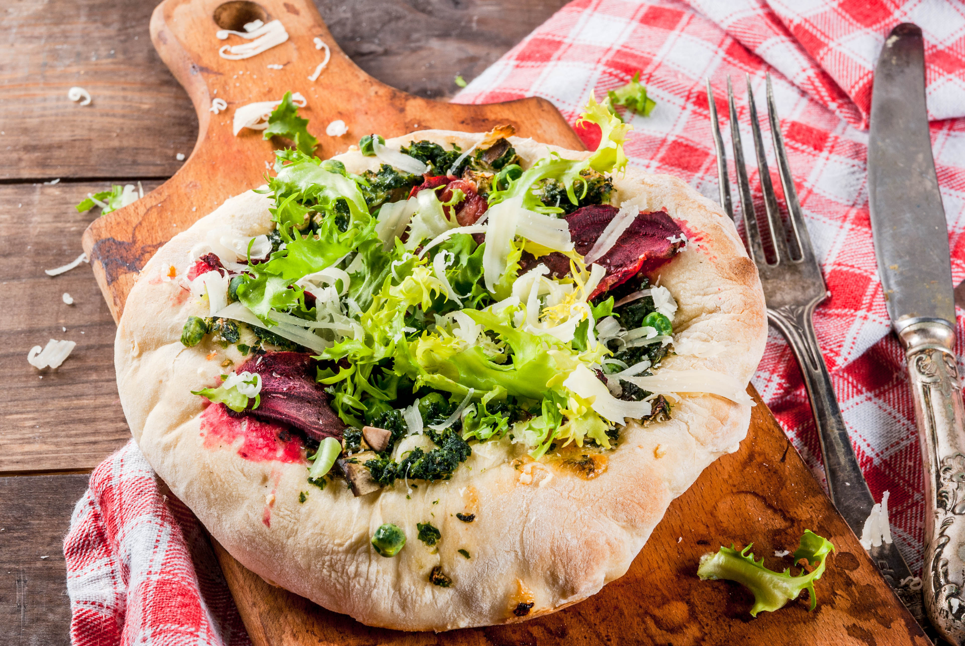 Zesty Neapolitan Ricotta and Spinach Pizza Roll