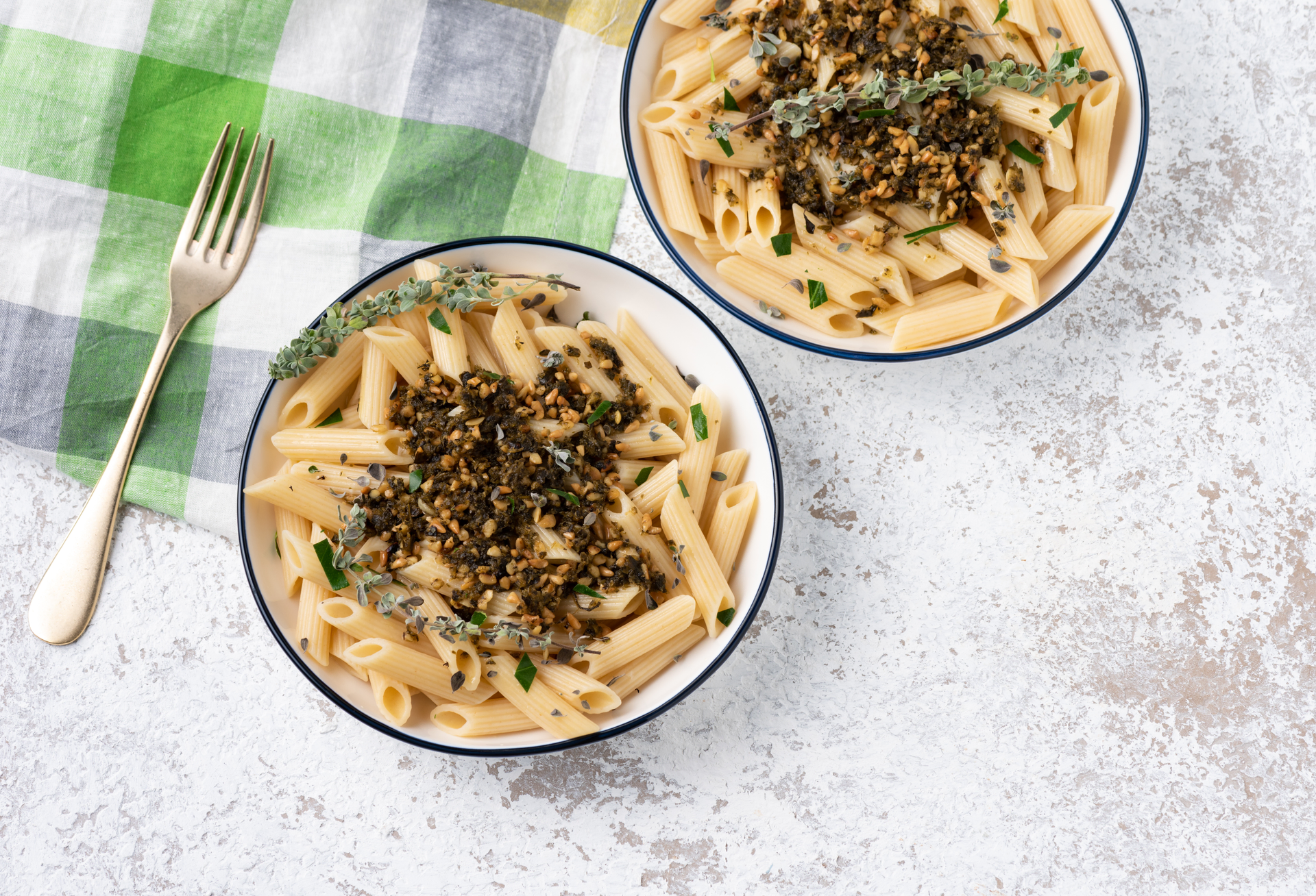 Zesty Sicilian Pasta con le Sarde with Fennel and Pine Nuts